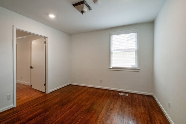 Building Photo - 1006 S Douglas Ave