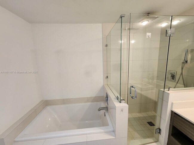 Building Photo - 1100S S Miami Ave