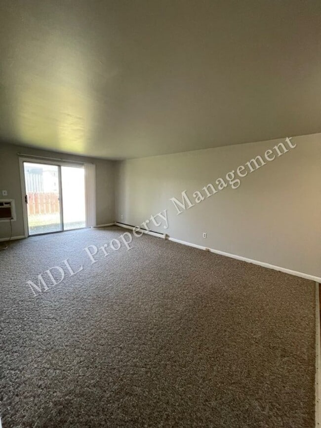 Building Photo - 121 N Woodbridge St