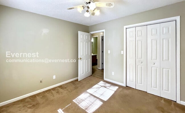 Building Photo - 4911 Hunter Village Dr