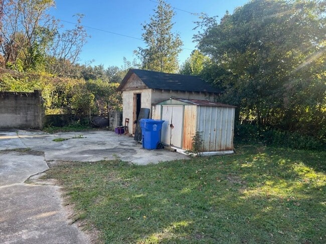 Building Photo - 3530 Beaumont Ave