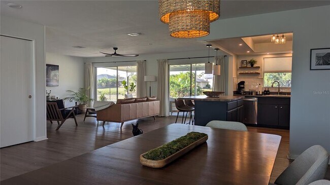 Building Photo - 173 Rotonda Cir