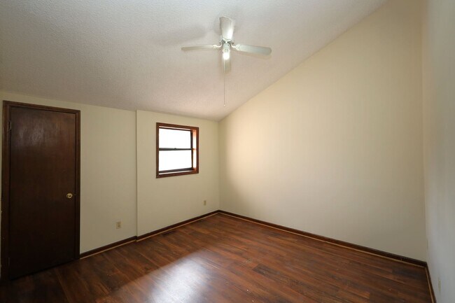 Building Photo - 2720 Tyndall Dr