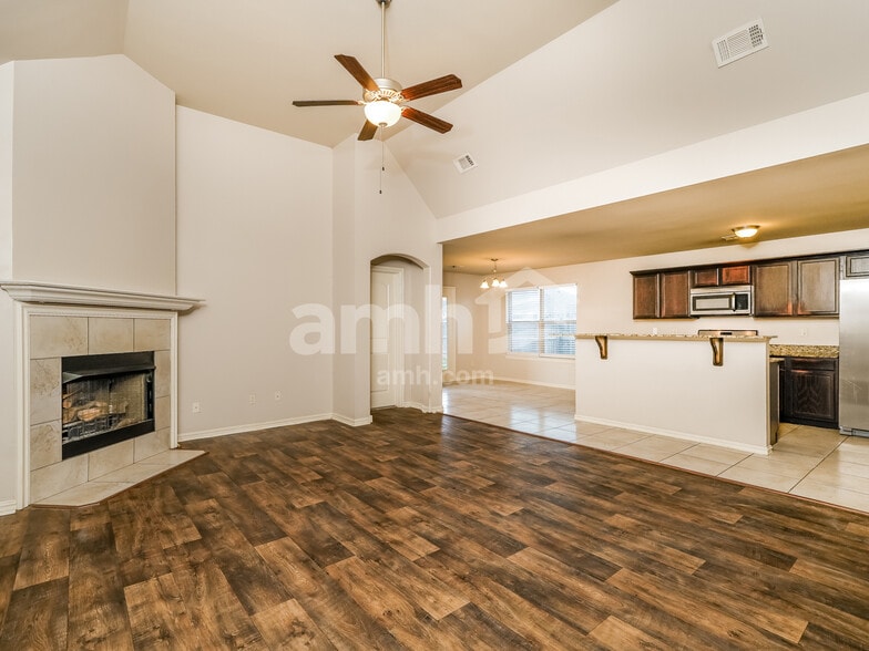 Building Photo - 13332 S Poplar St