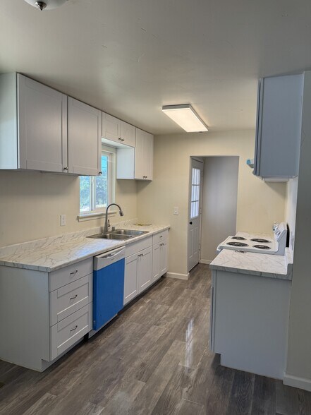 Kitchen - 5132 Center Oak Rd