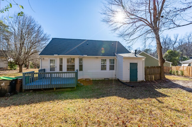 Building Photo - 304 Holly Pines Ct