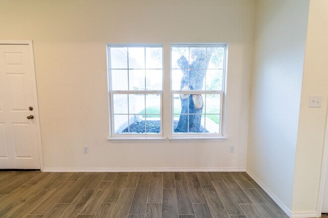 Building Photo - 807 N Polk St