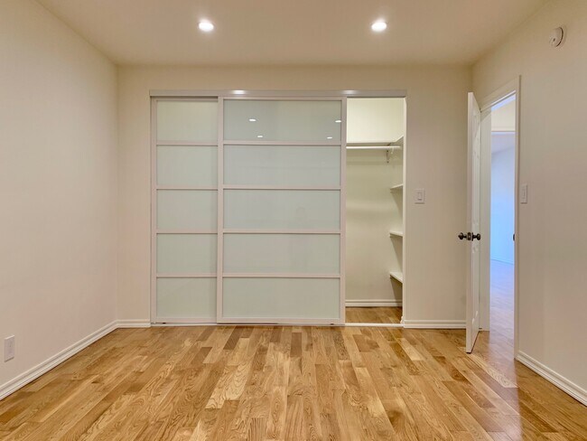 Building Photo - 1425 N Harper Ave