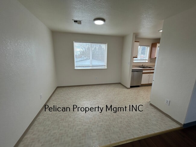 Building Photo - 2124 Modoc St