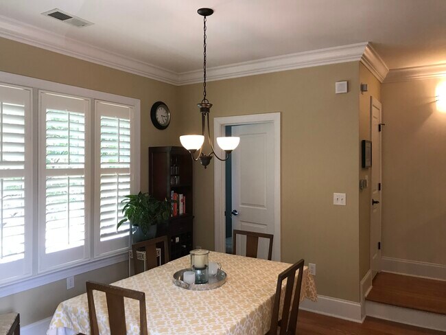 Building Photo - 100 N Laurel Ave