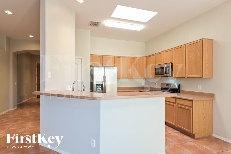 Building Photo - 8551 N Rolling River Dr