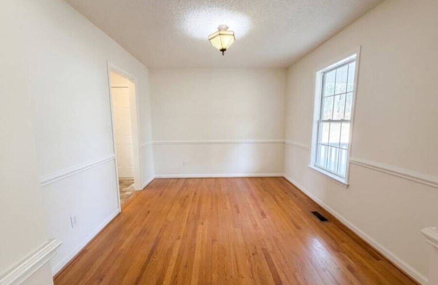 Building Photo - 412 Black Forest Dr