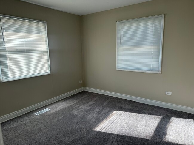 Building Photo - 537 Andover St