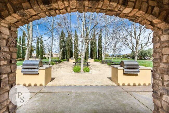 Building Photo - Harlan Ranch Clovis Home, 3BR/2BA, Amazing Community - Lots of Amenities!