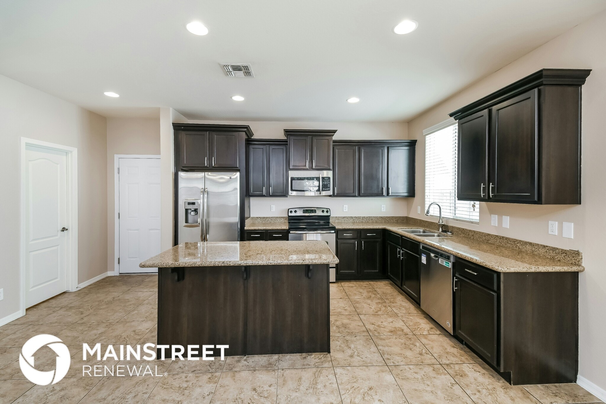 Building Photo - 4055 E Tulsa St