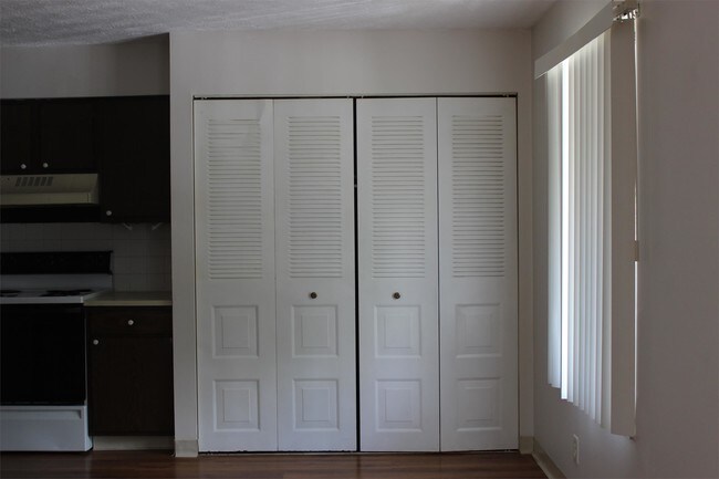 Building Photo - 1300 Brimfield Dr