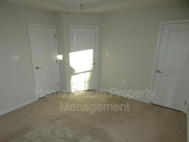 Building Photo - 6304 Crittenden Ln