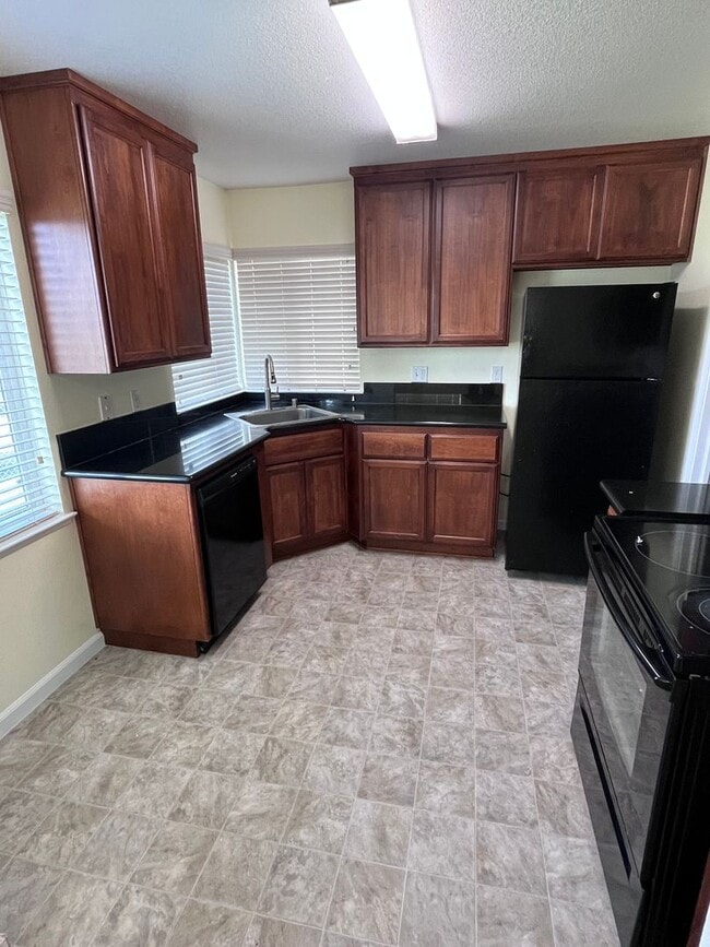 Building Photo - NICE UPDATED HOME IN SACRAMENTO!!