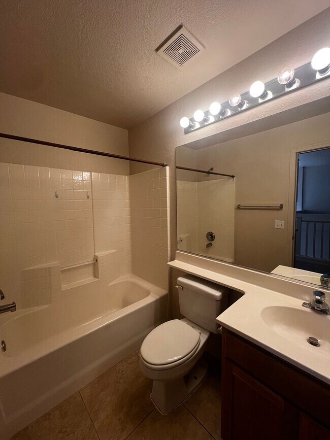 Building Photo - Beautiful Townhome in Gated Black Mountain Vistas (Henderson)