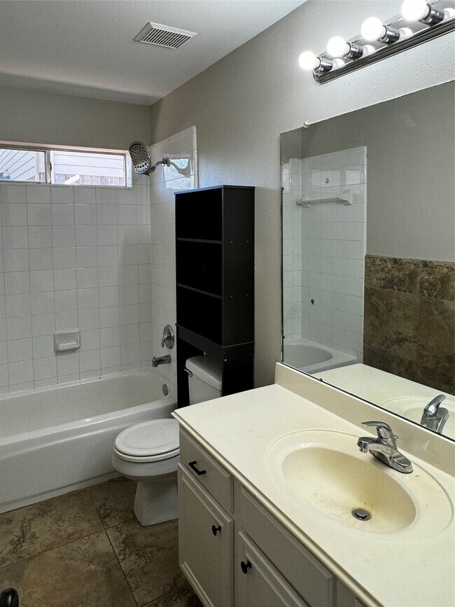 Building Photo - 18614 Timbers Dr