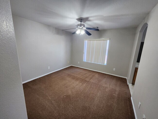 Building Photo - Gorgeous 3Bed/2.5 Bath home- located in N. Summerlin gated Community