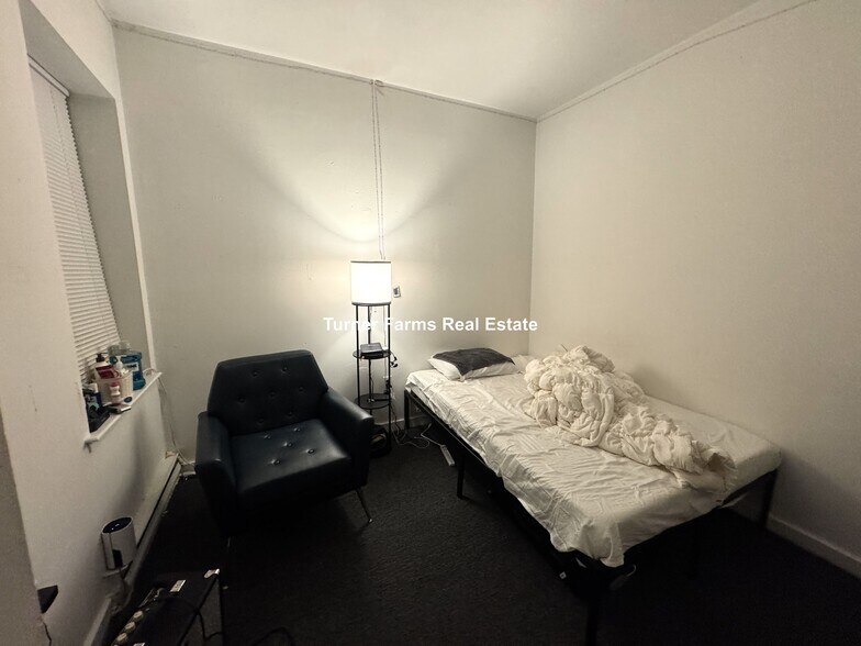 Building Photo - 772 Columbus Ave