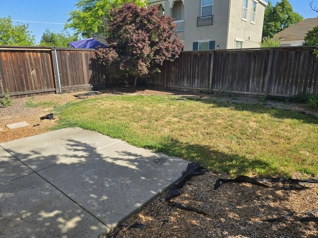 Building Photo - COMING SOON! Beautiful 3 bedroom 2 Bath ho...