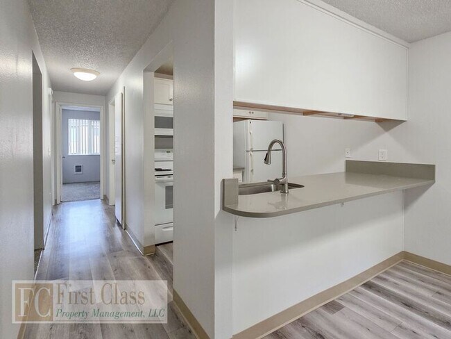 Building Photo - 3648 SW Beaverton Hillsdale Hwy