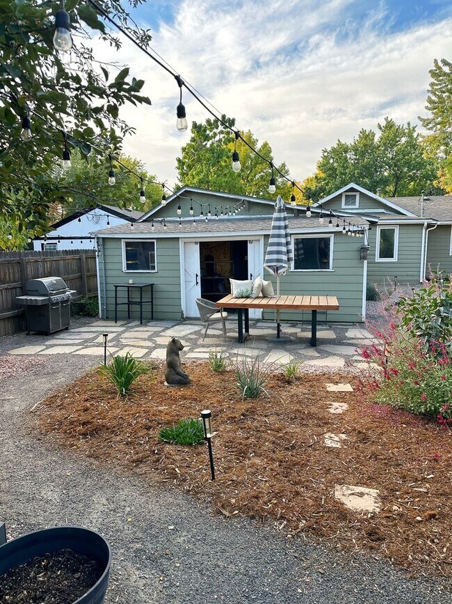 Building Photo - Downtown Loveland Home with Garage and Spa...