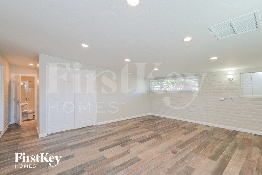 Building Photo - 5136 E Alberta Dr