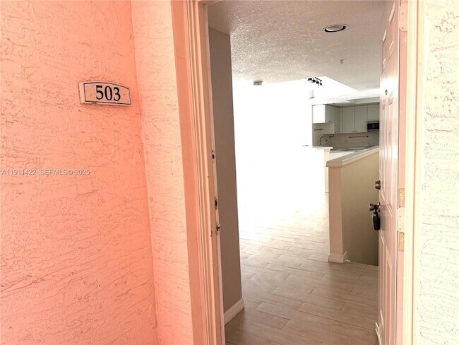 Building Photo - 2039 SE 10th Ave