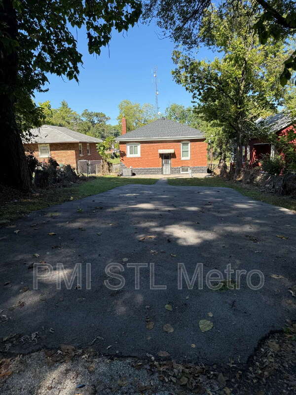 Building Photo - 5502 Helen Ave