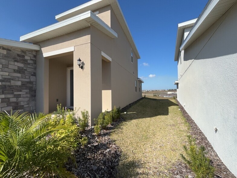 Building Photo - 2028 Sunshine Peak Dr