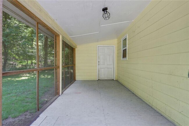 Building Photo - 3419 Clay Rd SW