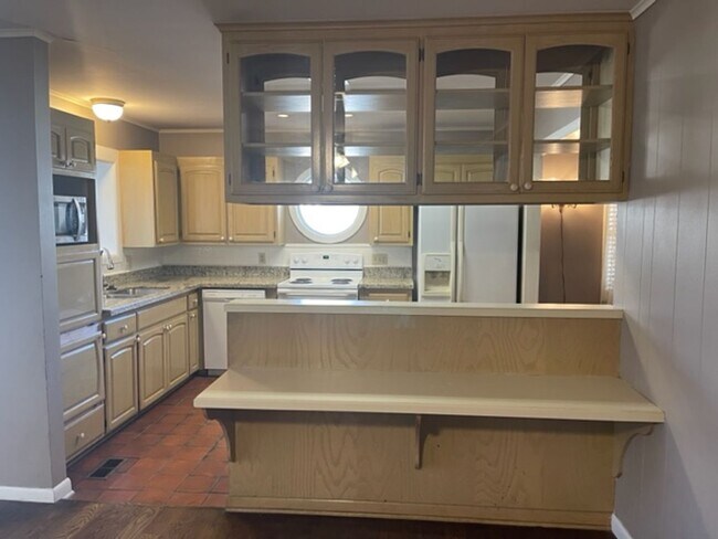 Building Photo - Large 1960's Home Near 21st & Sheridan!