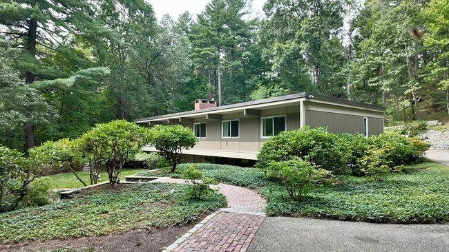 Primary Photo - 14 Overlook Dr