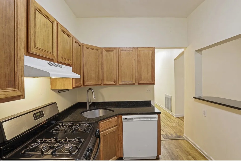 Building Photo - 5120 N Kenmore Ave