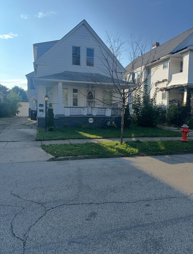 Building Photo - 2-Bedroom Apartment in Quiet 4-Plex