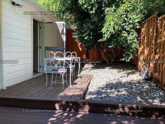Building Photo - Wine County Cottage Delight