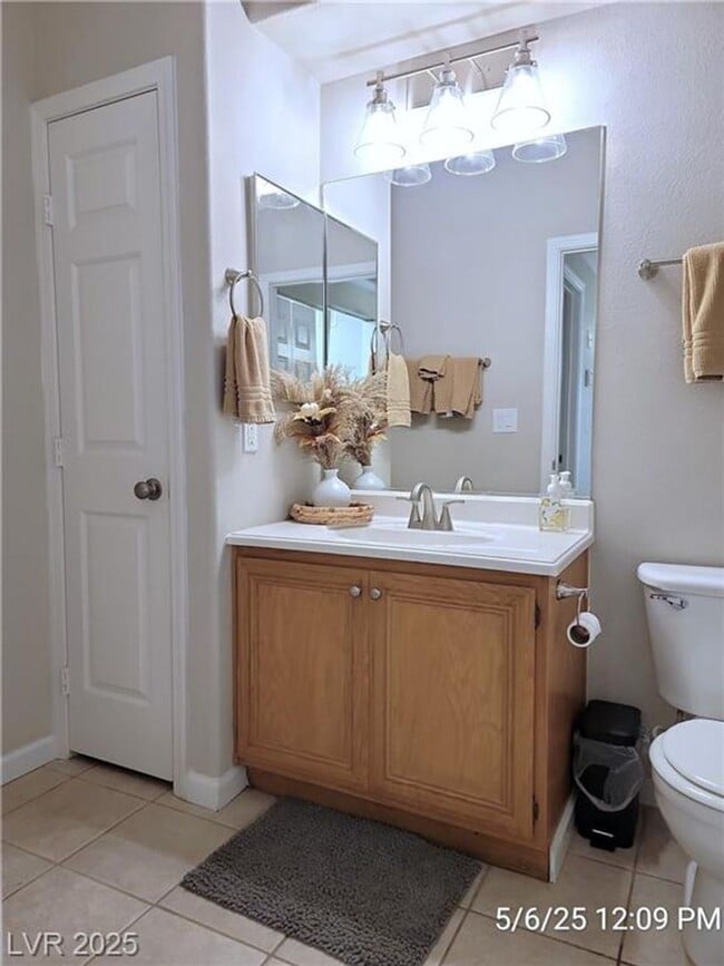 Building Photo - RESORT STYLE LIVING IN SOUTHWEST GATED COM...