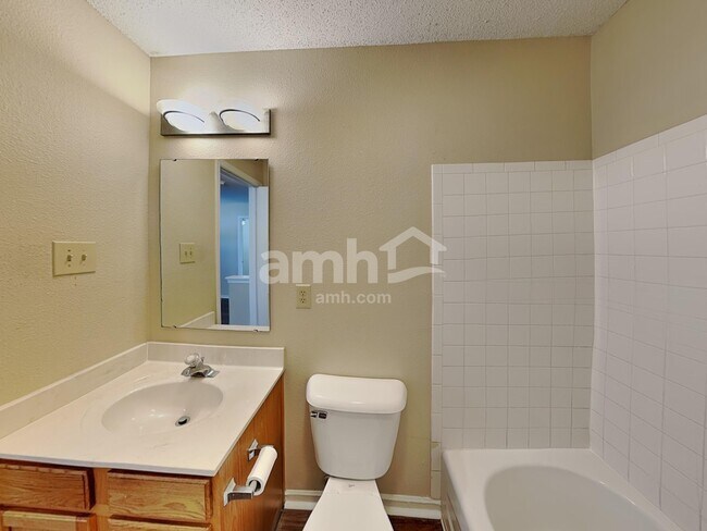 Building Photo - 711 Thornwood Ct