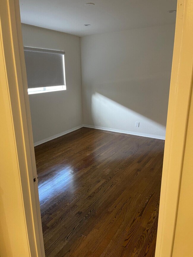 Building Photo - 12244 Magnolia Blvd