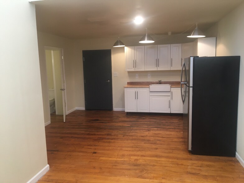 Building Photo - 1415 Kemper St