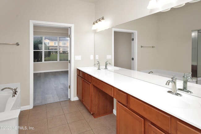 Building Photo - 14046 Saddlehill Ct
