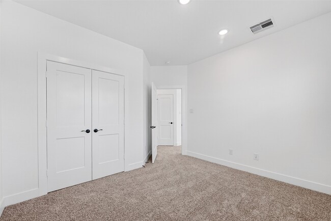 Building Photo - 24011 Breezy Bank Trl