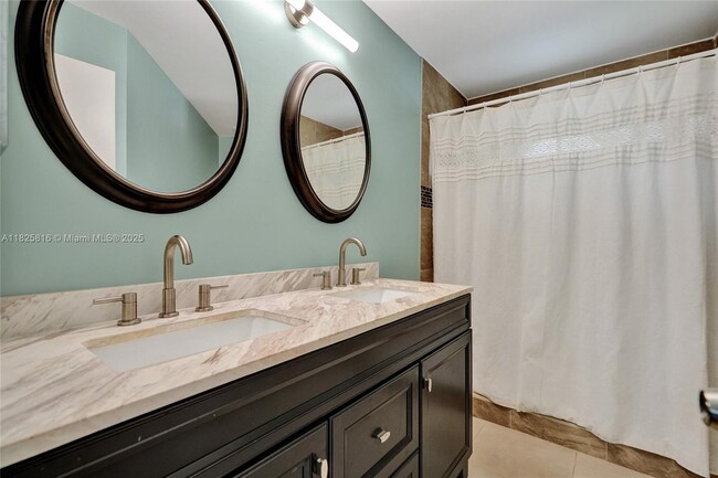 Building Photo - 8820 Woodside Ct