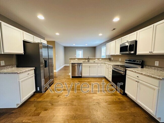 Building Photo - 8025 Poplar Grv Ln