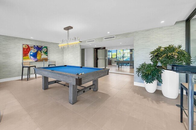 Building Photo - 899 Jeffery St