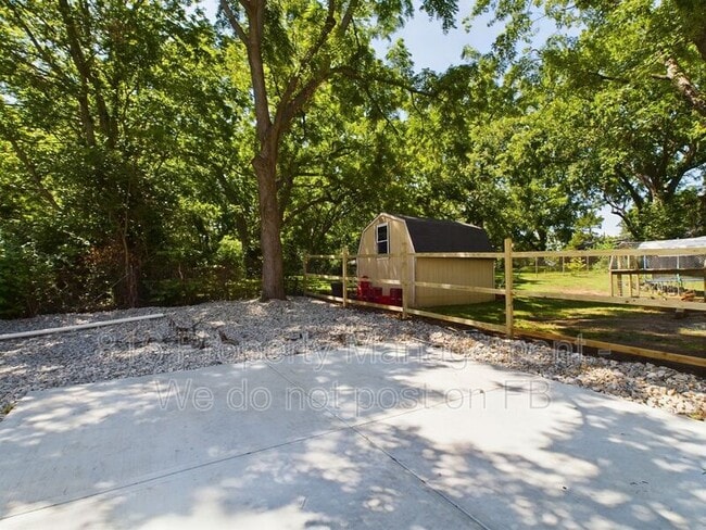 Building Photo - 6724 Sycamore Ave