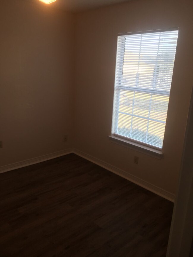 Building Photo - 3-Bedroom 2-Bath $1,750 Month Near Duke AF...